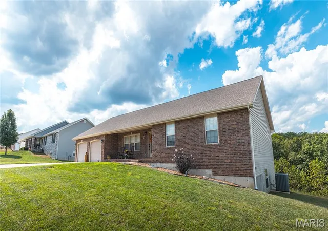 Photo 4 of Sale Pending at 110 Paradise St, Waynesville, MO 65583 | MLS# MIS26054415 | Listing updated on 2026-10-15
