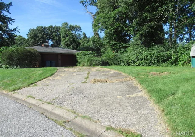 2nd image of 2312 Gillis St, Alton, IL 62002 | MLS# MIS26054416