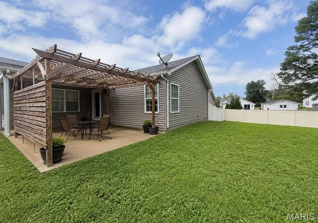Photo 4 of Single family home for sale at 304 Kinley Dr, Farmington, MO 63640 | MLS# MIS26054426 | Listing updated on 2026-09-21