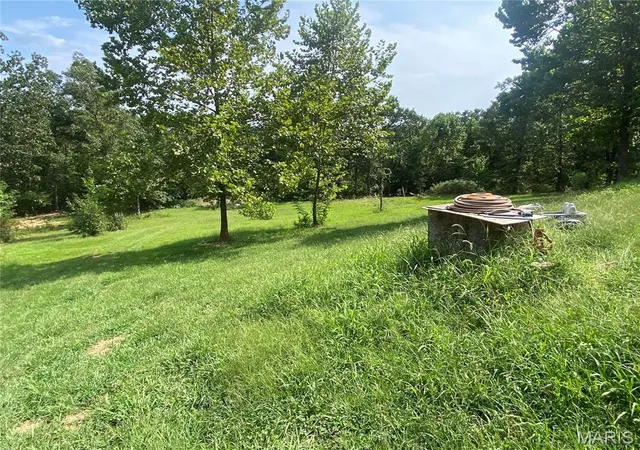 Photo 3 of Sale Pending at 354 Red Fox Dr, Bourbon, MO 65441 | MLS# MIS26054435 | Listing updated on 2026-08-27