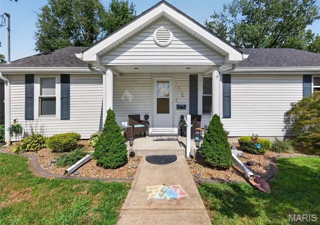 1st image of 710 N 5th St, Elsberry, MO 63343 | MLS# MIS26054436