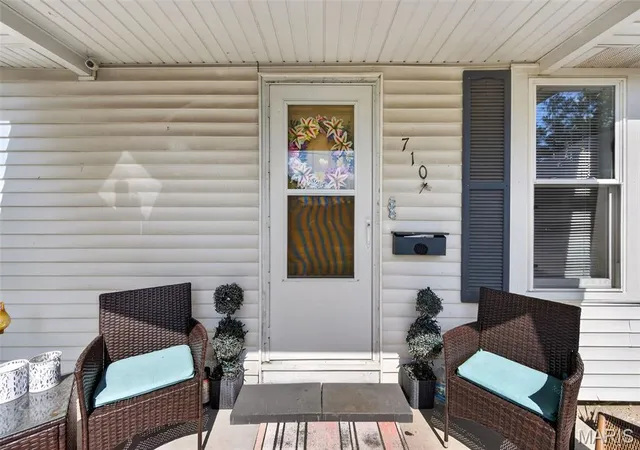 Photo 3 of Sale Pending at 710 N 5th St, Elsberry, MO 63343 | MLS# MIS26054436 | Listing updated on 2026-08-30