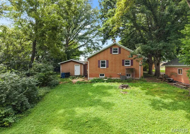 3rd image of 325 W North St, Staunton, IL 62088 | MLS# MIS26054438
