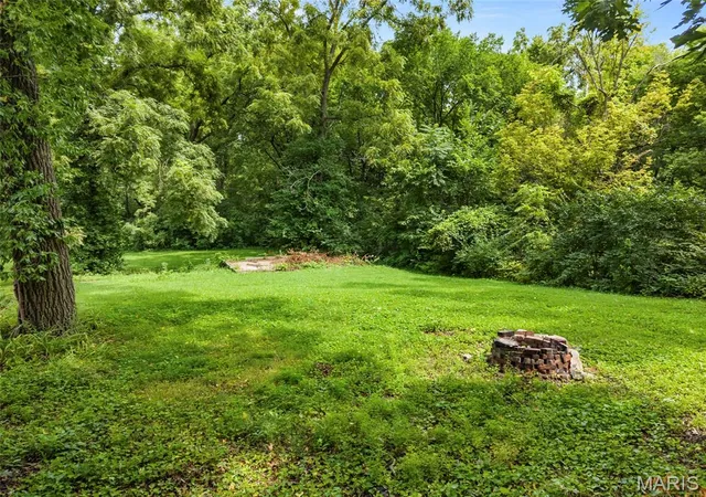 5th image of 325 W North St, Staunton, IL 62088 | MLS# MIS26054438