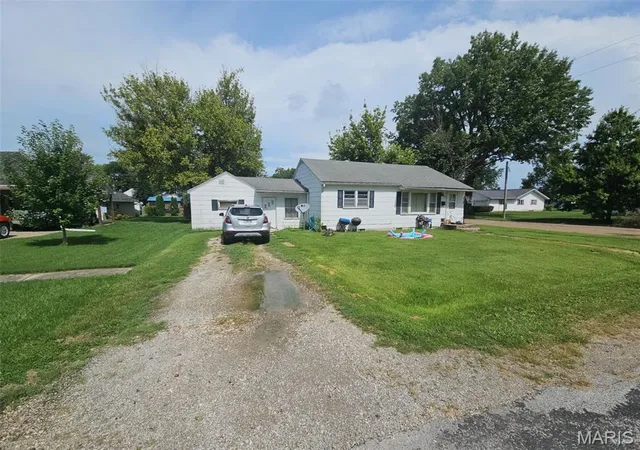 1st image of 213 E Woodlawn St, Vandalia, MO 63382 | MLS# MIS26054439