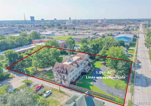Photo 1 of Single family home for sale at 924 N Main Ave, Springfield, MO 65802 | MLS# MIS26054440 | Listing updated on 2026-09-13