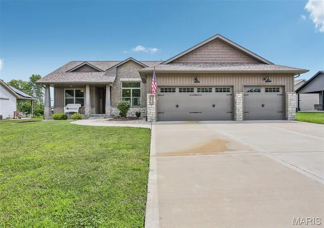 Photo 2 of Single family home for sale at 604 Briar Meadow Ct, Troy, IL 62294 | MLS# MIS26054444 | Listing updated on 2026-09-13