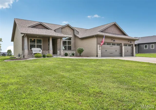 Photo 3 of Single family home for sale at 604 Briar Meadow Ct, Troy, IL 62294 | MLS# MIS26054444 | Listing updated on 2026-09-13