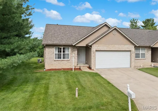 1st image of 424 Aaron Dr, Belleville, IL 62220 | MLS# MIS26054451
