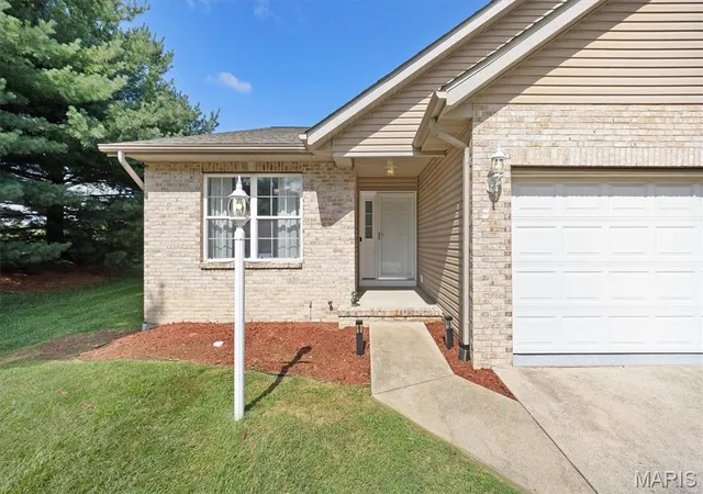 3rd image of 424 Aaron Dr, Belleville, IL 62220 | MLS# MIS26054451