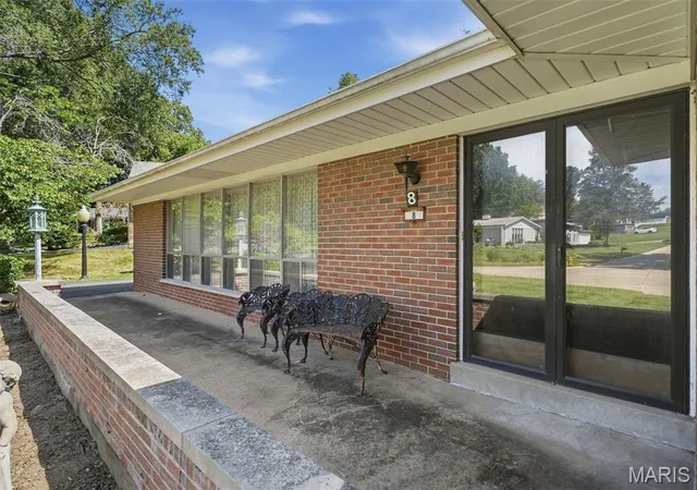 Photo 3 of Single family home for sale at 8 Wedgewood Ln, St Louis, MO 63141 | MLS# MIS26054455 | Listing updated on 2026-09-16
