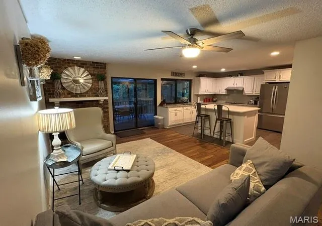 2nd image of 15250 Kingsman Cir, Chesterfield, MO 63017 | MLS# MIS26054457