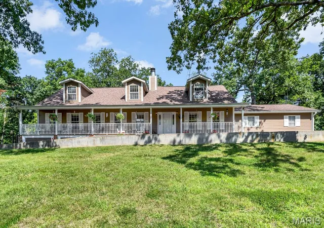 Photo 1 of Single family home for sale at 3025 Canman Ln, Columbia, IL 62236 | MLS# MIS26054458 | Listing updated on 2026-08-31