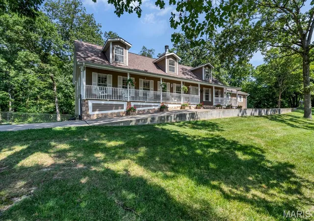 Photo 3 of Single family home for sale at 3025 Canman Ln, Columbia, IL 62236 | MLS# MIS26054458 | Listing updated on 2026-08-31