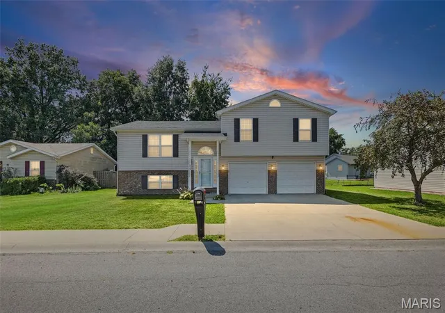 Photo 2 of Single family home for sale at 429 Miranda Dr, Dupo, IL 62239 | MLS# MIS26054462 | Listing updated on 2026-09-13