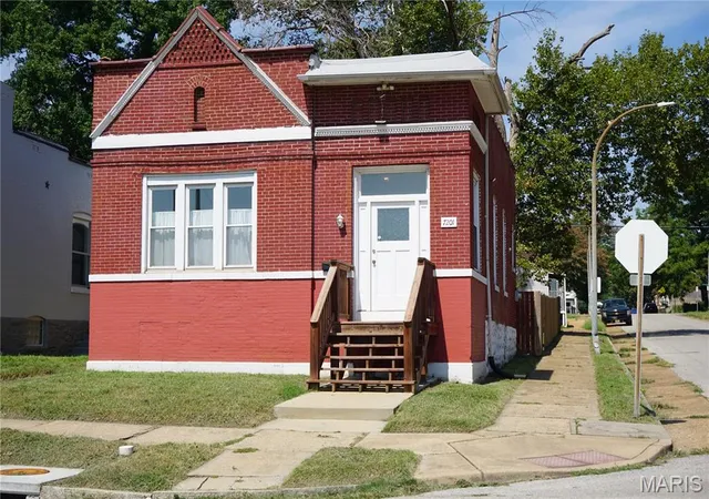 Photo 2 of Single family home for sale at 7201 Pennsylvania Ave, St Louis, MO 63111 | MLS# MIS26054466 | Listing updated on 2026-08-31