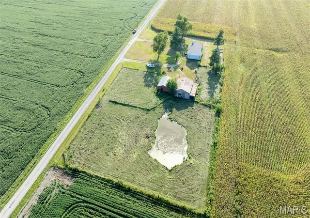 4th image of 23946 Grosenheider Rd, Litchfield, IL 62056 | MLS# MIS26054470