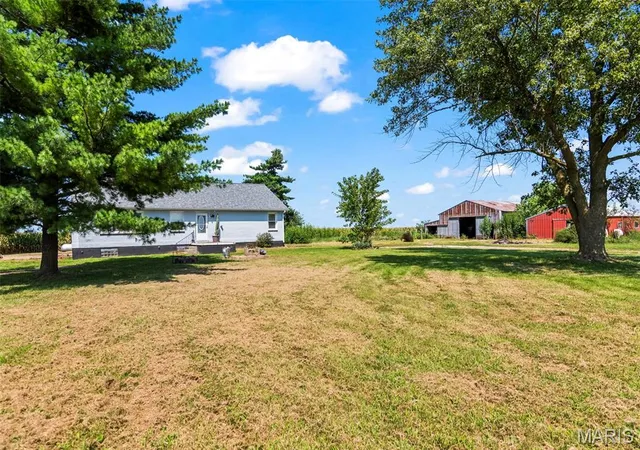 5th image of 23946 Grosenheider Rd, Litchfield, IL 62056 | MLS# MIS26054470