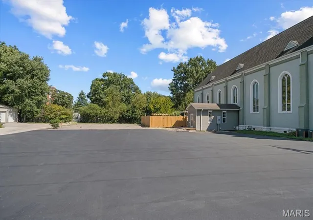 Photo 2 of Single family home for sale at 531 S West St, Carlinville, IL 62626 | MLS# MIS26054478 | Listing updated on 2026-09-08
