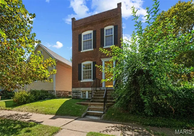 Photo 3 of Sale Pending at 4066 Phillips Ave, Saint Louis, MO 63116 | MLS# MIS26054491 | Listing updated on 2026-09-13