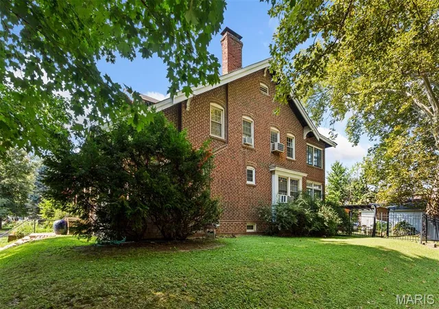 Photo 3 of Single family home for sale at 1103 Bellerive Blvd, St Louis, MO 63111 | MLS# MIS26054493 | Listing updated on 2026-10-09