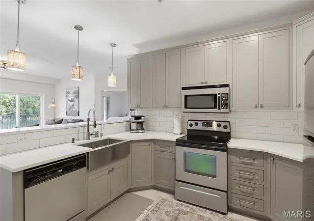 Listing Photo 3 - Condo for sale in building located at 166 Oak Harbor Dr, Camdenton, MO 65020 - Unit #3D