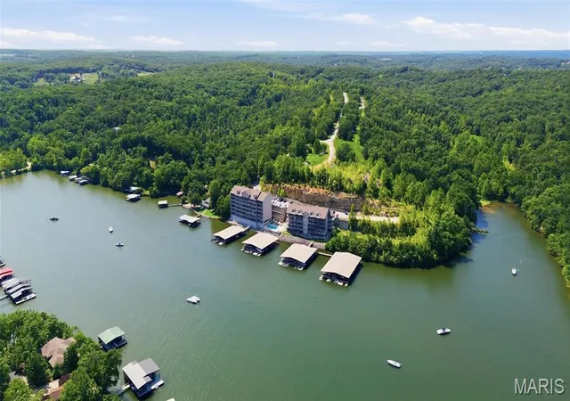 Listing Photo 2 - Condo for sale in building located at 166 Oak Harbor Dr, Camdenton, MO 65020 - Unit #3D