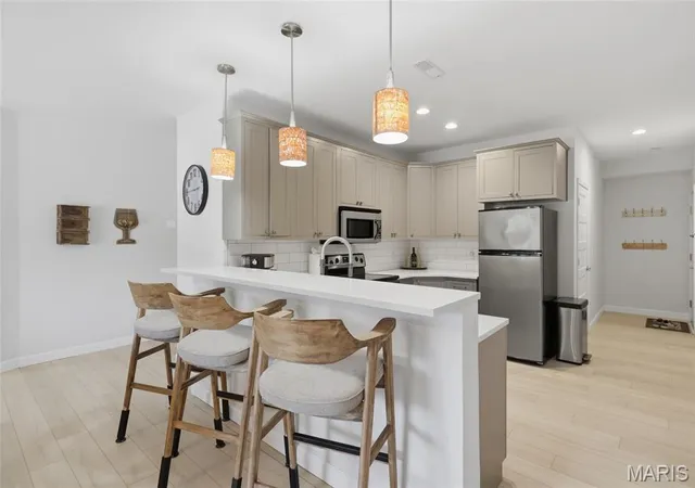 Listing Photo 5 - Condo for sale in building located at 166 Oak Harbor Dr, Camdenton, MO 65020 - Unit #3D