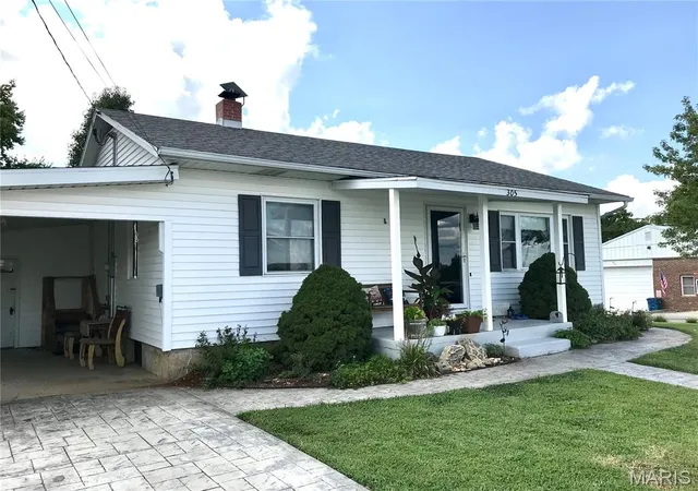 1st image of 305 N Mill St, Vienna, MO 65582 | MLS# MIS26054496