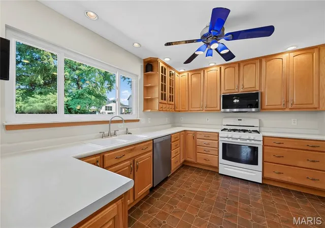 Photo 2 of Single family home for sale at 16 Ml Race Dr, Saint Peters, MO 63376 | MLS# MIS26054500 | Listing updated on 2026-09-13