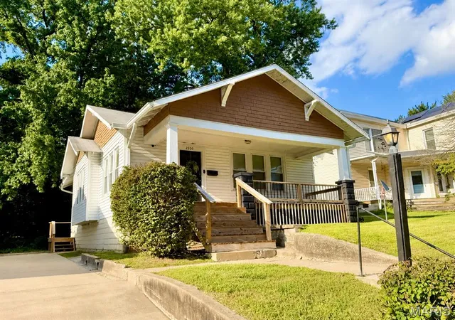 Photo 1 of Single family home for sale at 2320 Sanford Ave, Alton, IL 62002 | MLS# MIS26054502 | Listing updated on 2026-08-29