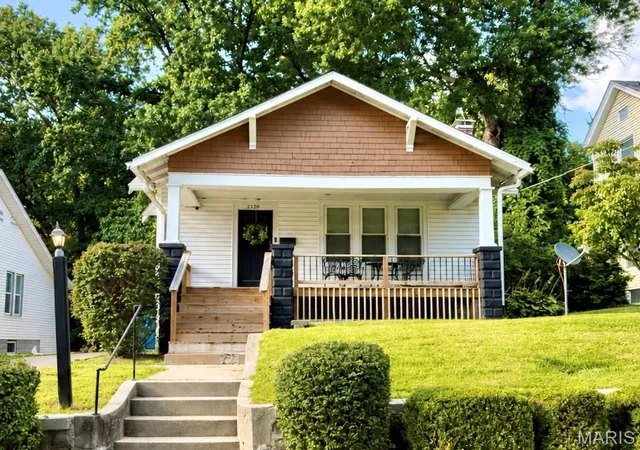 Photo 13 of Single family home for sale at 2320 Sanford Ave, Alton, IL 62002 | MLS# MIS26054502 | Listing updated on 2026-08-29