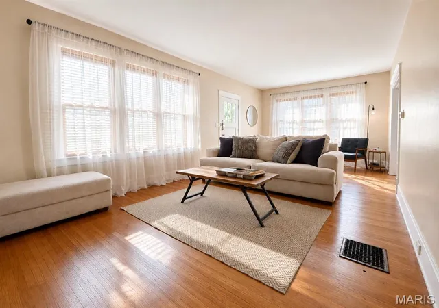 Photo 2 of Single family home for sale at 2320 Sanford Ave, Alton, IL 62002 | MLS# MIS26054502 | Listing updated on 2026-08-29