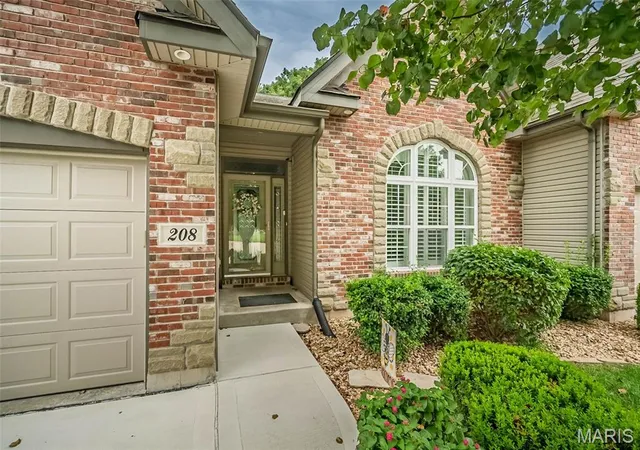 Photo 2 of House for sale at 208 Strawberry Fields Ct, St Peters, MO 63376 | MLS# MIS26054505 | Listing updated on 2026-08-31