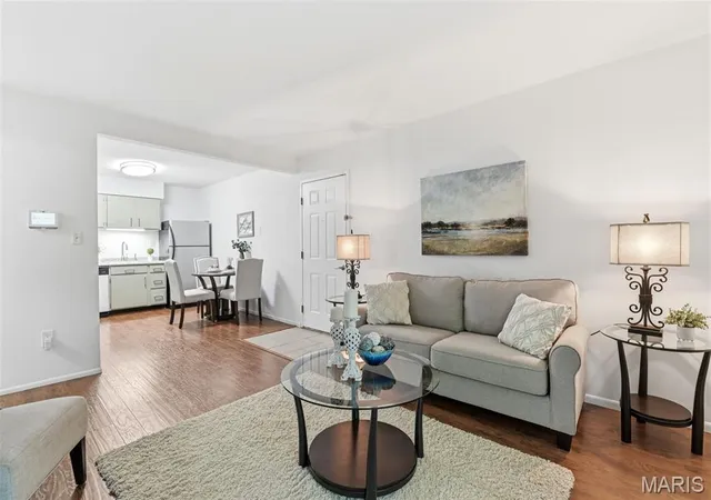 Listing Photo 5 - Condo for sale in building located at 12806 Portulaca Dr, St. Louis, MO 63146 - Unit #B
