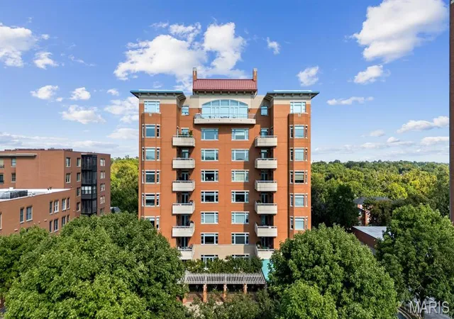 Condo for sale at 800 S Hanley Rd #2B, Clayton, MO 63105 | MLS# MIS26054517
