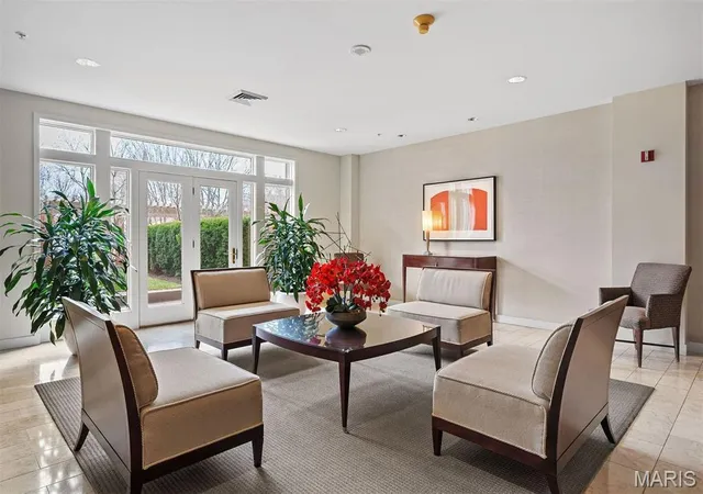 Listing Photo 4 - Condo for sale in building located at 800 S Hanley Rd, Clayton, MO 63105 - Unit #2B