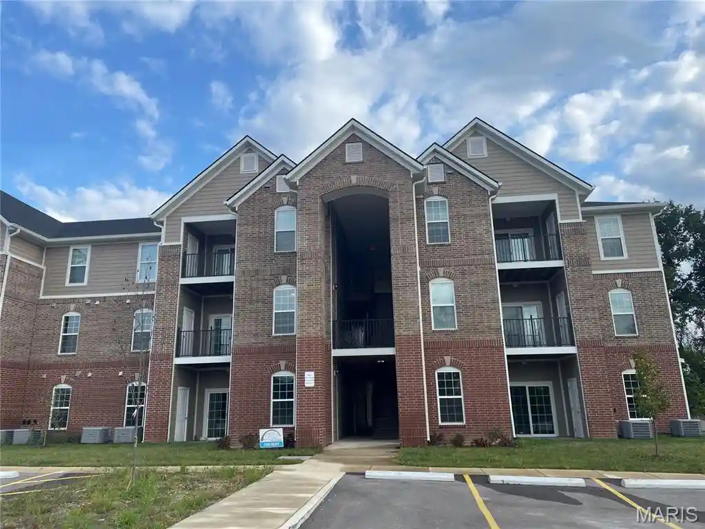 Listing Photo 1 - Condo for sale in 214 Harmony Mdws Ct located at 214 Harmony Mdws Ct, Dardenne Prairie, MO 63368 - Unit #214