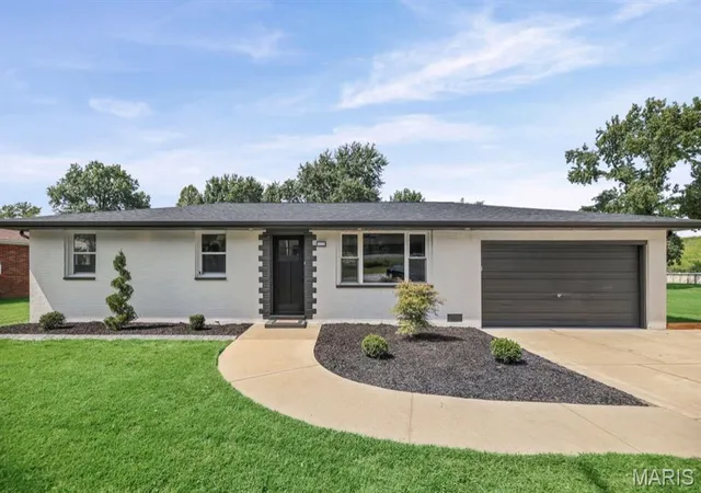 Single family home for sale at 1374 Saint Thomas Rd, Granite City, IL 62040 | MLS# MIS26054522