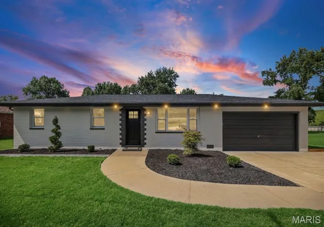 Photo 2 of Single family home for sale at 1374 Saint Thomas Rd, Granite City, IL 62040 | MLS# MIS26054522 | Listing updated on 2026-10-07