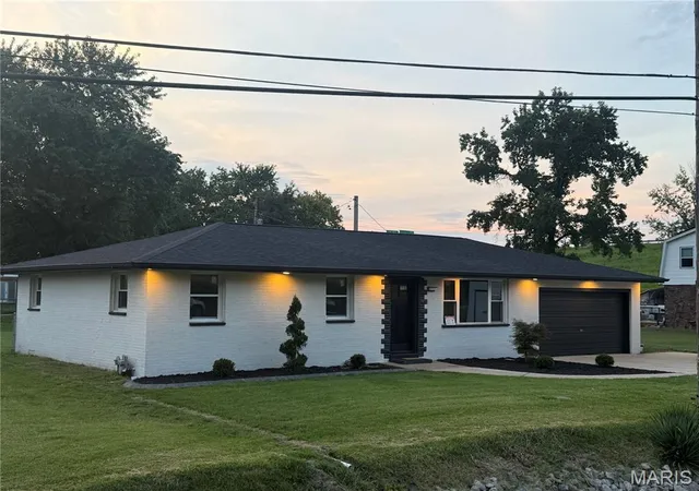 Photo 3 of Single family home for sale at 1374 Saint Thomas Rd, Granite City, IL 62040 | MLS# MIS26054522 | Listing updated on 2026-10-07