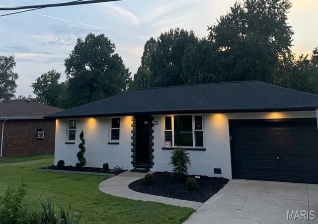 Photo 3 of Single family home for sale at 1374 Saint Thomas Rd, Granite City, IL 62040 | MLS# MIS26054522 | Listing updated on 2026-10-09