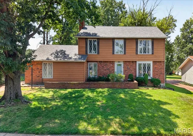Photo 1 of Single family home for sale at 689 Henry Ave, Ballwin, MO 63011 | MLS# MIS26054530 | Listing updated on 2026-08-28