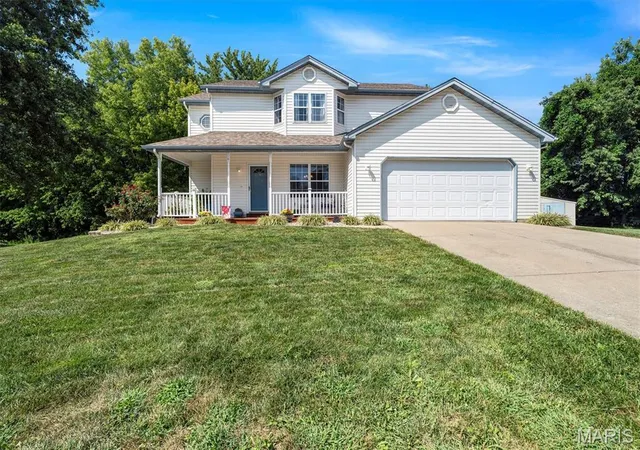 Photo 1 of Single family home for sale at 908 Amesbury Ct, Belleville, IL 62221 | MLS# MIS26054535 | Listing updated on 2026-09-14