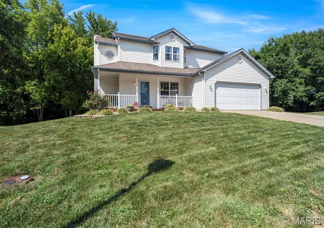 Photo 2 of Single family home for sale at 908 Amesbury Ct, Belleville, IL 62221 | MLS# MIS26054535 | Listing updated on 2026-09-14