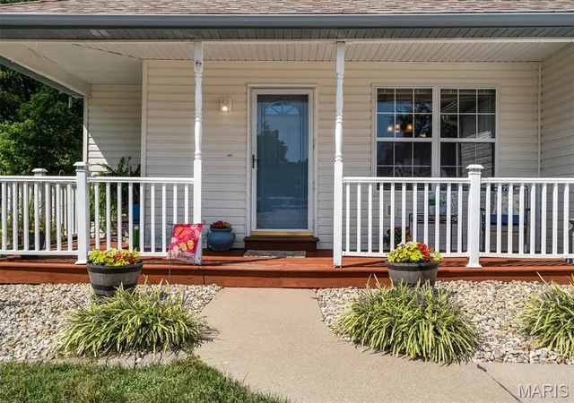 Photo 3 of Single family home for sale at 908 Amesbury Ct, Belleville, IL 62221 | MLS# MIS26054535 | Listing updated on 2026-09-14