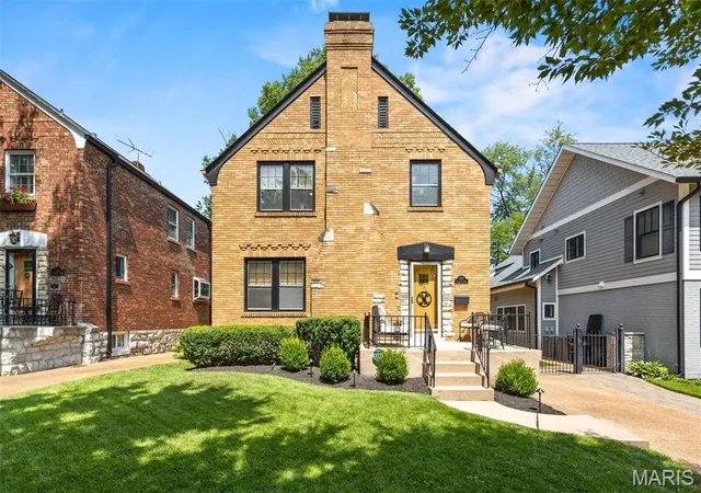 Photo 1 of Sale Pending at 7307 Northmoor Dr, University City, MO 63105 | MLS# MIS26054543 | Listing updated on 2026-08-29