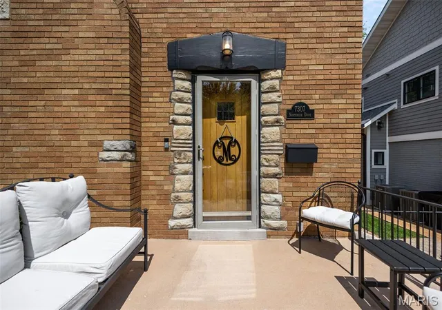 Photo 3 of Sale Pending at 7307 Northmoor Dr, University City, MO 63105 | MLS# MIS26054543 | Listing updated on 2026-08-29