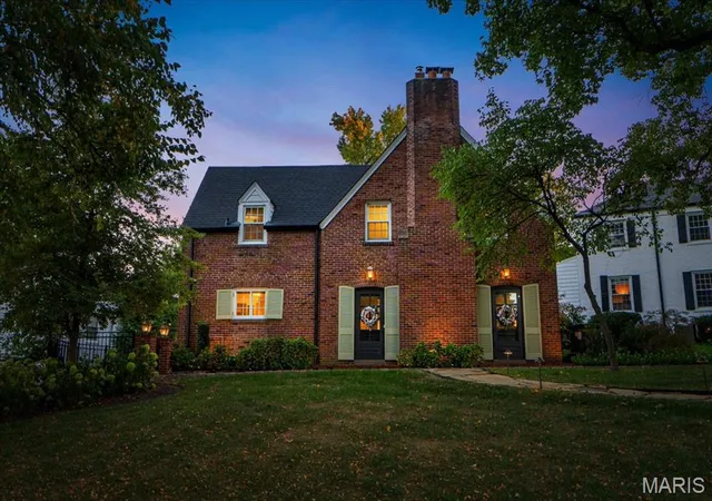 Single family home for sale at 35 Willow Hl Rd, Saint Louis, MO 63124 | MLS# MIS26054545