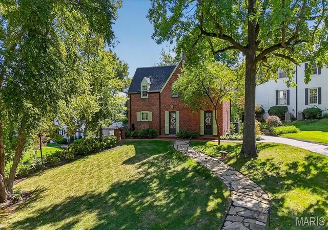 Photo 4 of Single family home for sale at 35 Willow Hl Rd, Saint Louis, MO 63124 | MLS# MIS26054545 | Listing updated on 2026-10-20
